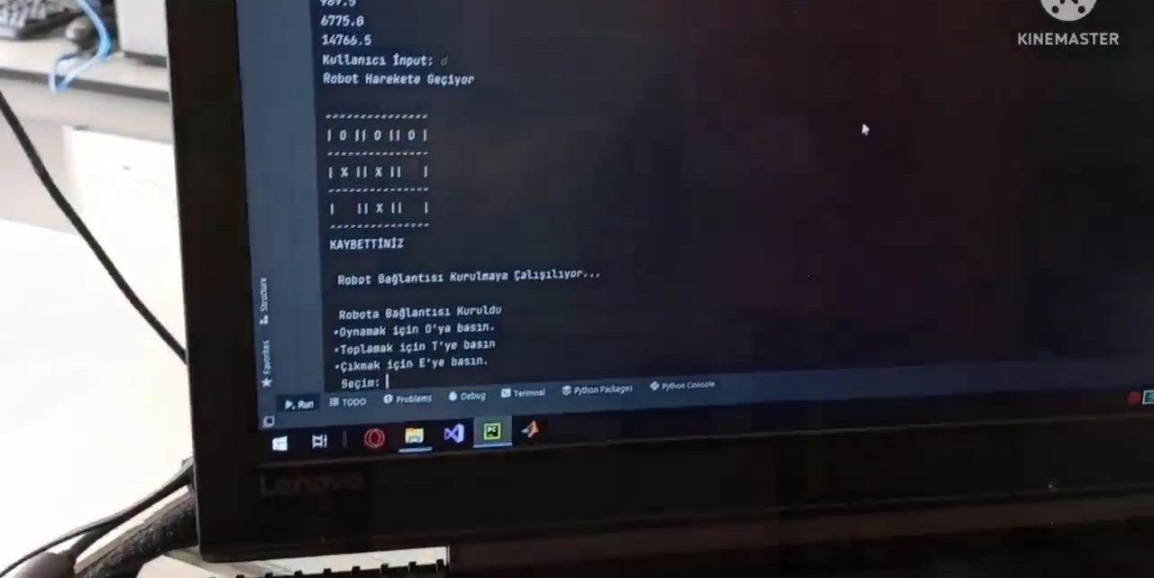 Konsol çıktısında tahta matrisi ve hamle kararı